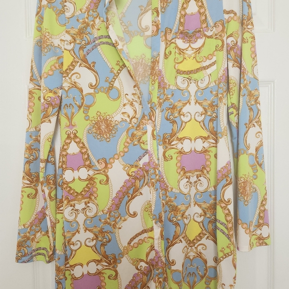 Button down designer like shirt - Picture 2 of 6